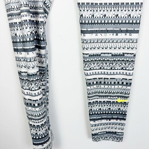 NIKE PRO | 8 Bit Dri Fit Full Length Gray & White Leggings Women’s Size X-Large - Picture 5 of 10